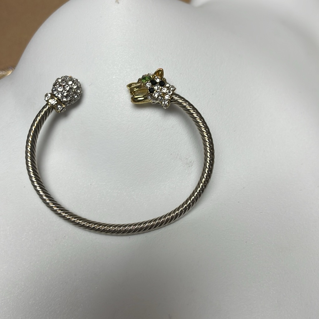 Nwt Silver Animal Head Bracelet 9$
